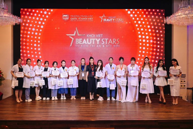 Khôi Việt Beauty Stars 2023: học viên nghề làm đẹp giao lưu tay nghề