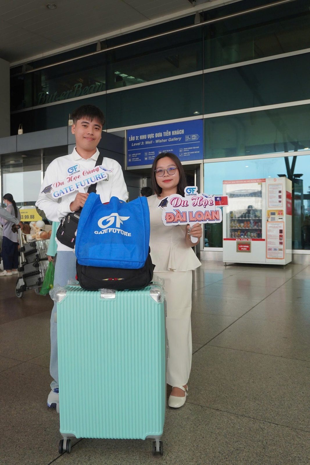 Buổi tiễn bay tại Tân Sơn Nhất