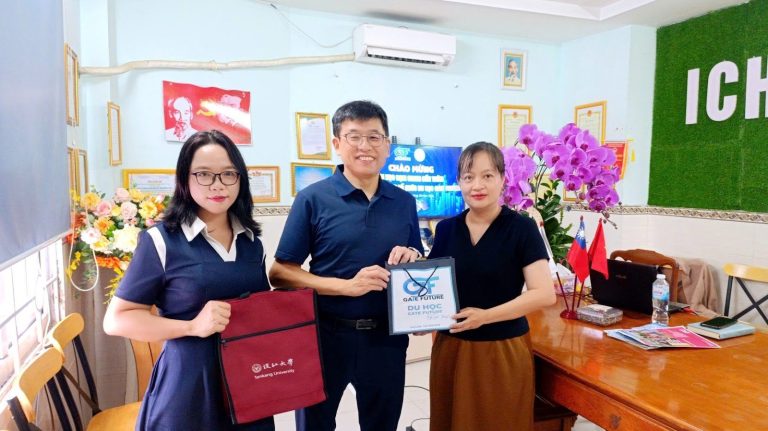 TS. Yeh, đại diện Đại học Đạm Giang (Đài Loan), thăm Gate Future