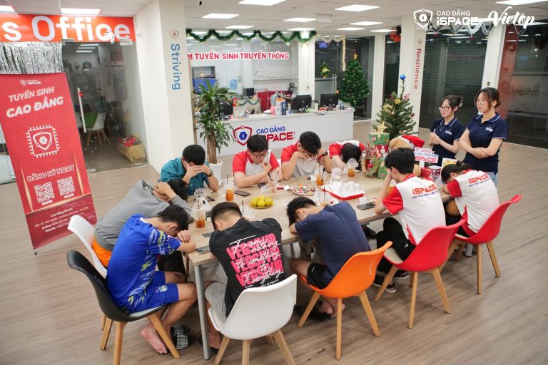 Buổi ngoại khoá “Ma sói” của sinh viên iSPACE