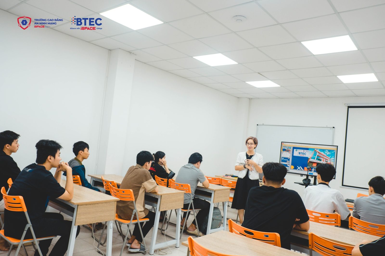 Buổi sinh hoạt lớp đầu khóa