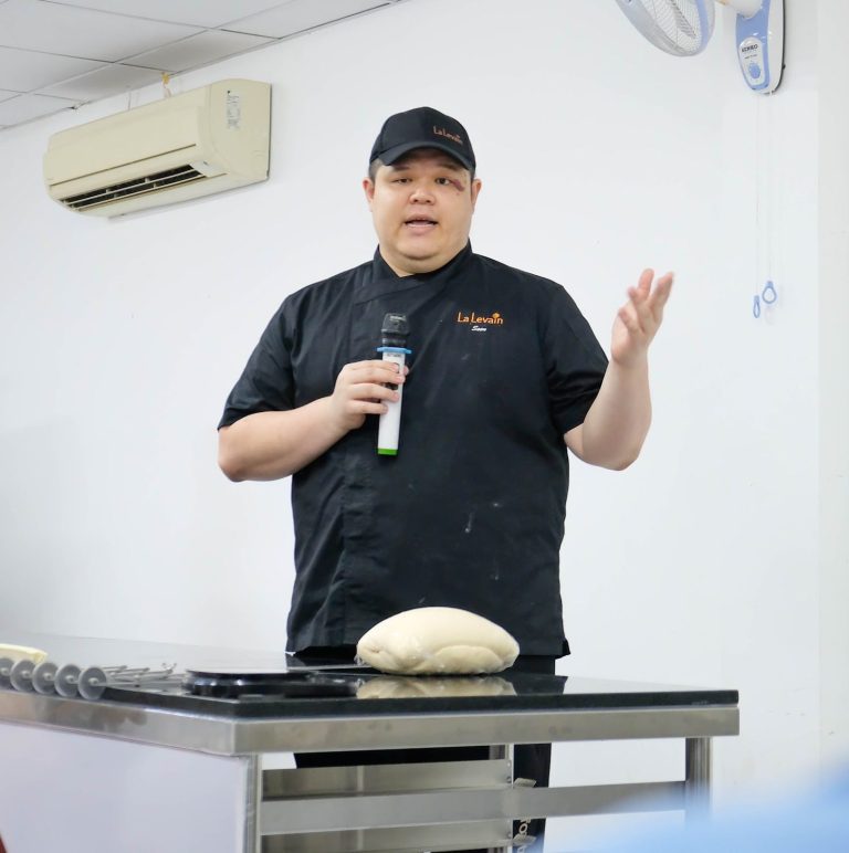 Chef Ng Beng Soon và buổi trình diễn cán bột nhiều lớp tại TP.HCM