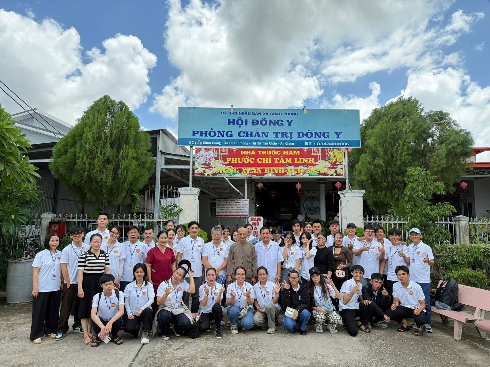 Đoàn tại phòng chẩn trị đông y
