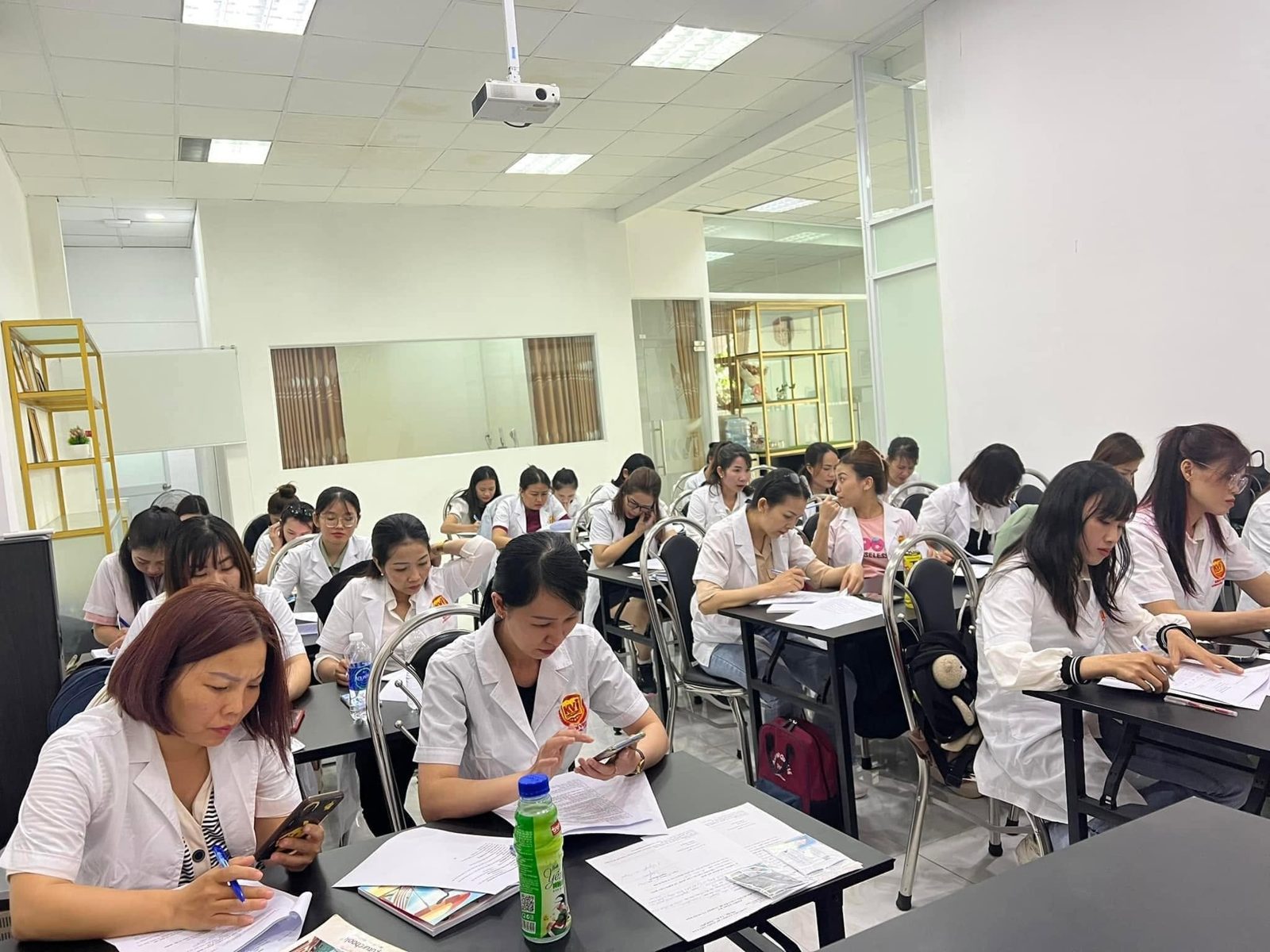 Lớp học lý thuyết