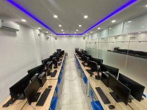 Học công nghệ thông tin cần phòng máy thế nào