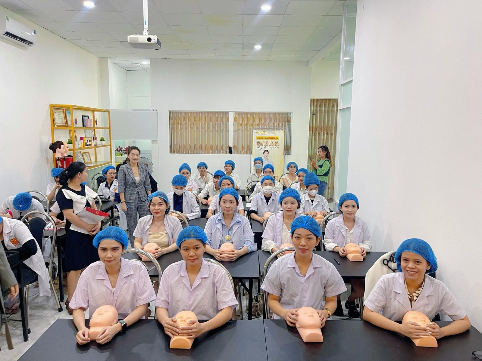 Lớp học thực hành trên mô hình